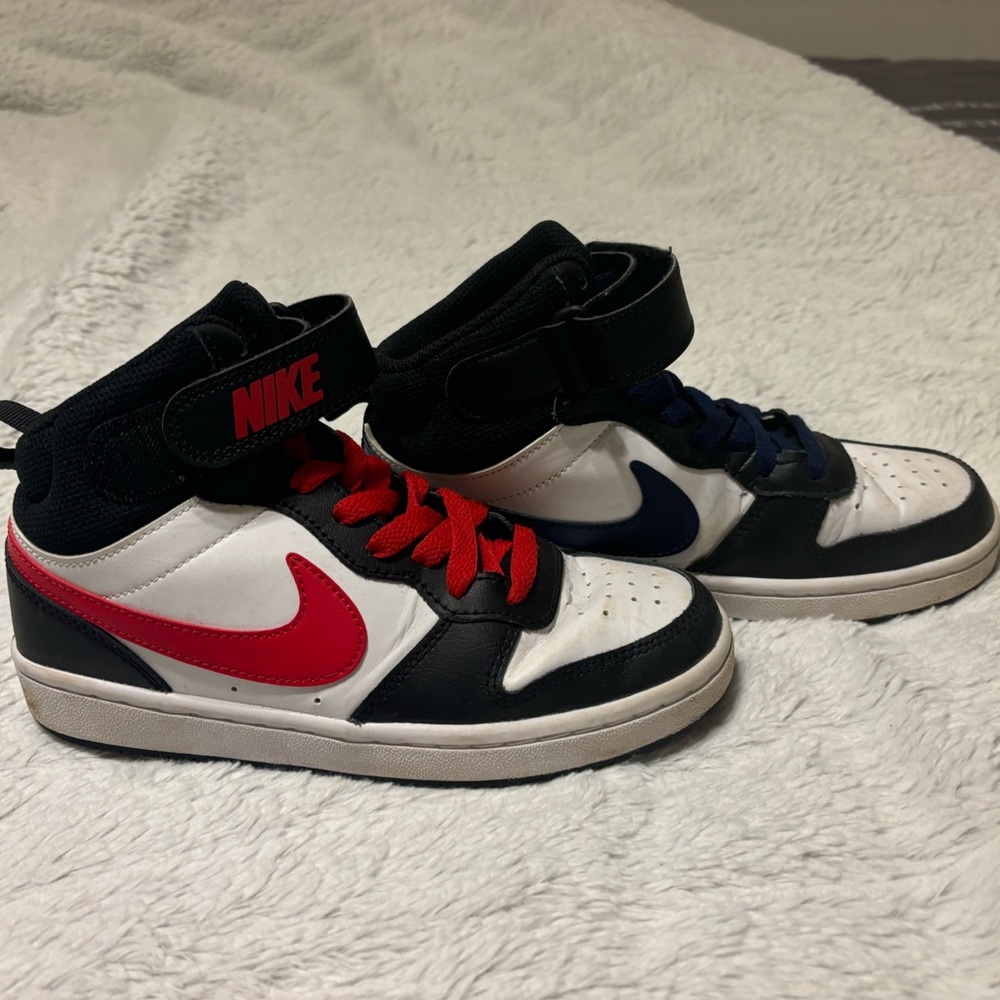 Boys size 3.5, high top nike dunks